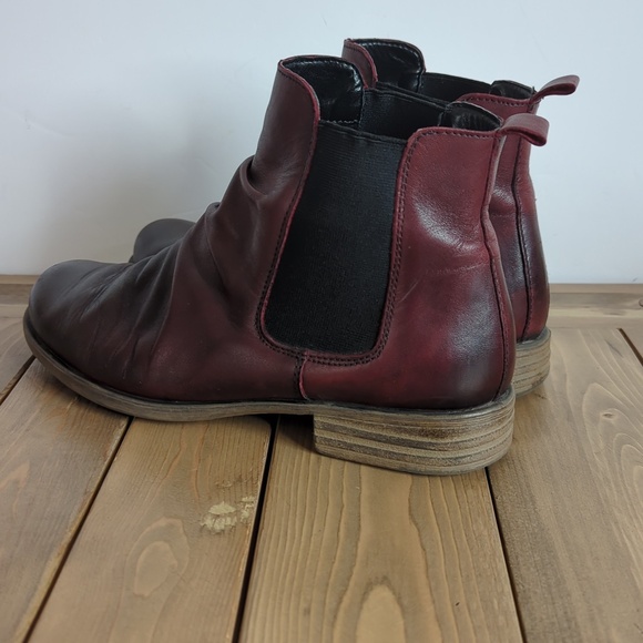 Remonte Women’s Red/Black Ruched Leather Chelsea Ankle Boots - Picture 4 of 7